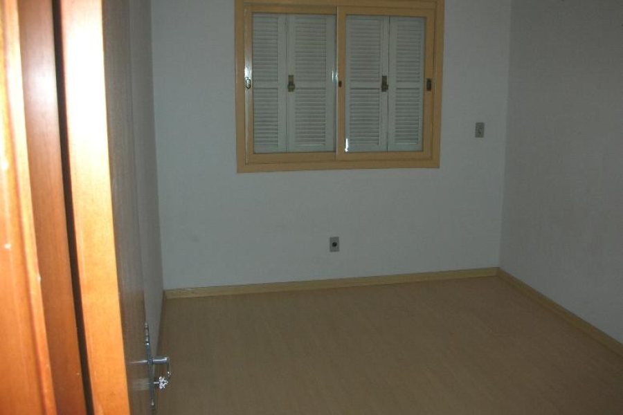 Sobrado com 110m², 3 dormitórios, 1 vaga, no bairro Vinhedos em Caxias do Sul para Alugar