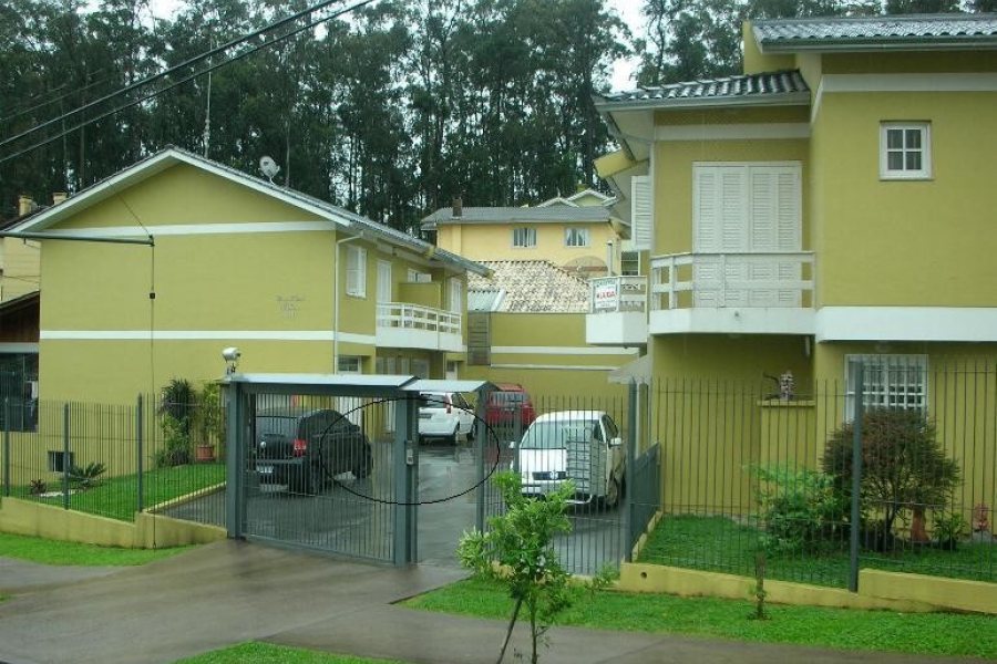 Sobrado com 110m², 3 dormitórios, 1 vaga, no bairro Vinhedos em Caxias do Sul para Alugar