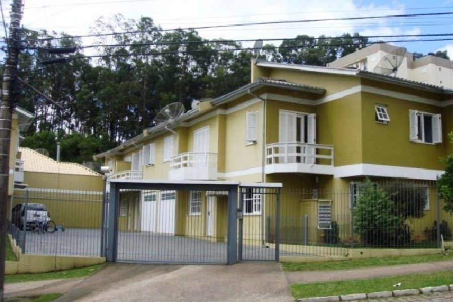 Sobrado com 110m², 3 dormitórios, 1 vaga, no bairro Vinhedos em Caxias do Sul para Alugar