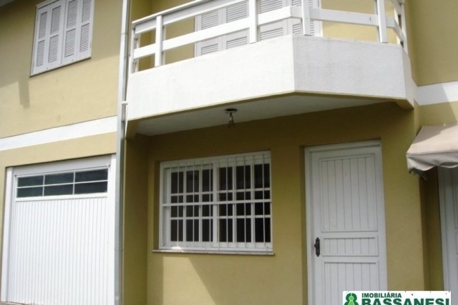 Sobrado com 110m², 3 dormitórios, 1 vaga, no bairro Vinhedos em Caxias do Sul para Alugar