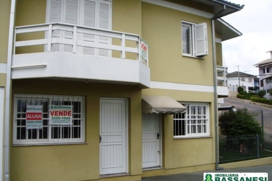 Sobrado com 110m², 3 dormitórios, 1 vaga, no bairro Vinhedos em Caxias do Sul para Alugar