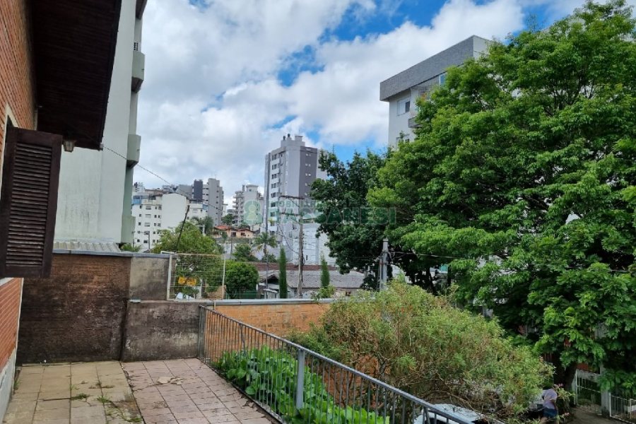 Casa com 112m², 3 dormitórios, 1 vaga, no bairro Panazzolo em Caxias do Sul para Comprar