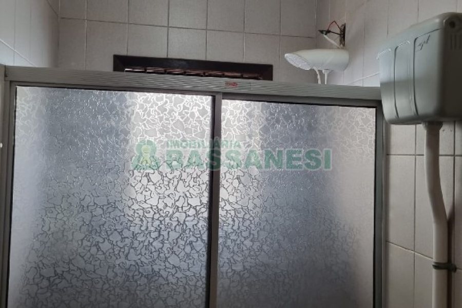 Casa com 112m², 3 dormitórios, 1 vaga, no bairro Panazzolo em Caxias do Sul para Comprar