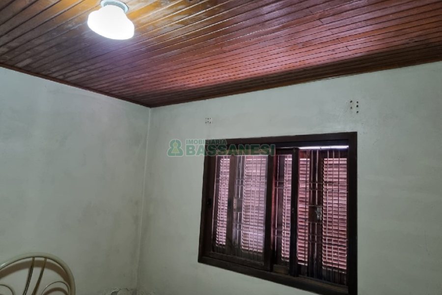 Casa com 112m², 3 dormitórios, 1 vaga, no bairro Panazzolo em Caxias do Sul para Comprar