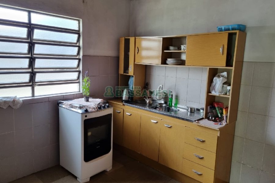 Casa com 112m², 3 dormitórios, 1 vaga, no bairro Panazzolo em Caxias do Sul para Comprar