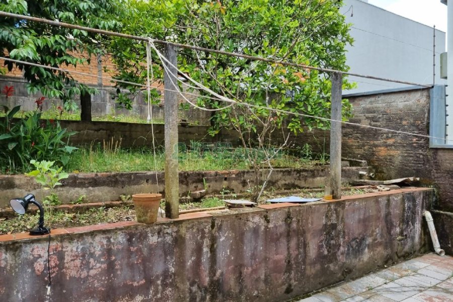 Casa com 112m², 3 dormitórios, 1 vaga, no bairro Panazzolo em Caxias do Sul para Comprar