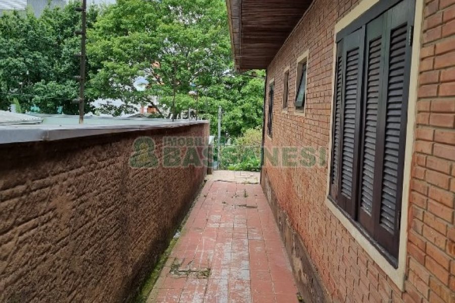 Casa com 112m², 3 dormitórios, 1 vaga, no bairro Panazzolo em Caxias do Sul para Comprar