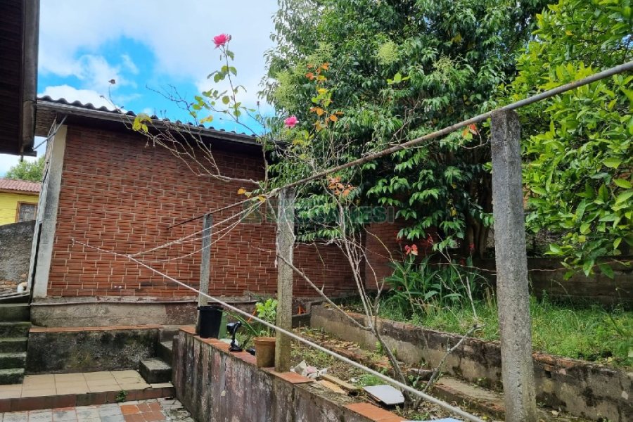 Casa com 112m², 3 dormitórios, 1 vaga, no bairro Panazzolo em Caxias do Sul para Comprar