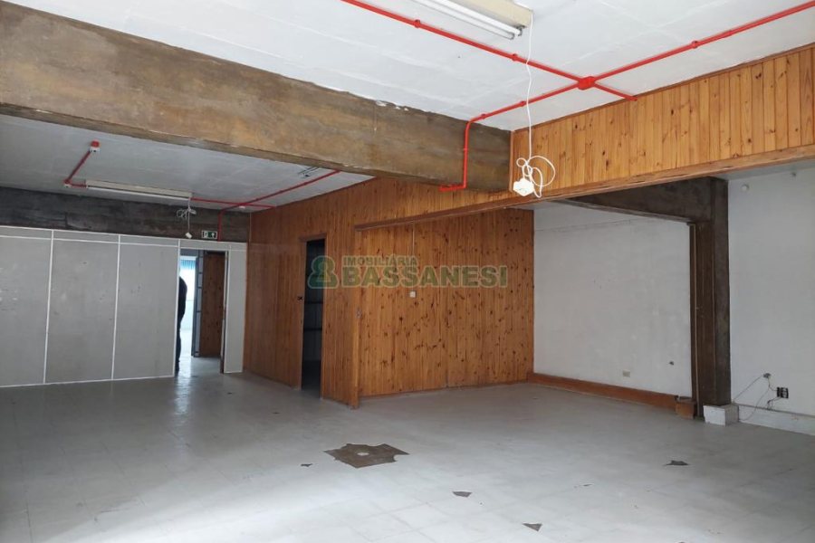 Sala com 240m², 1 vaga, no bairro Centro em Caxias do Sul para Alugar