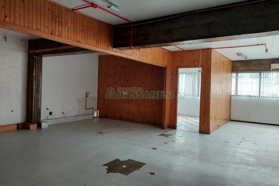 Sala com 240m², 1 vaga, no bairro Centro em Caxias do Sul para Alugar