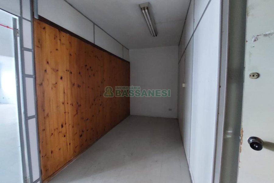 Sala com 240m², 1 vaga, no bairro Centro em Caxias do Sul para Alugar