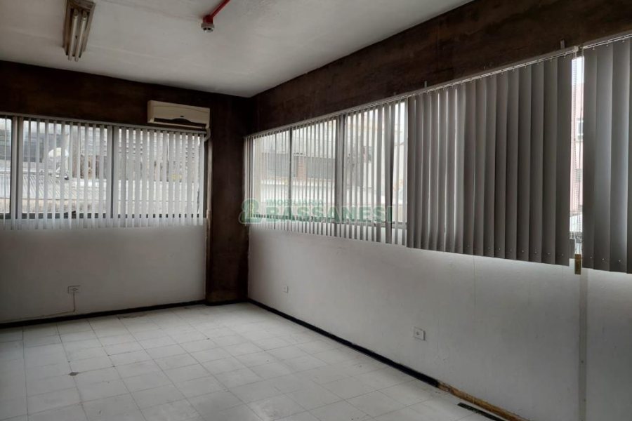 Sala com 240m², 1 vaga, no bairro Centro em Caxias do Sul para Alugar