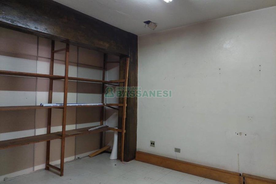 Sala com 240m², 1 vaga, no bairro Centro em Caxias do Sul para Alugar