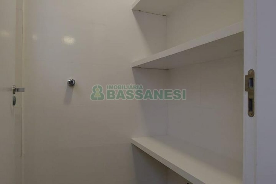 Apartamento com 140m², 3 dormitórios, 1 vaga, no bairro Centro em Caxias do Sul para Alugar
