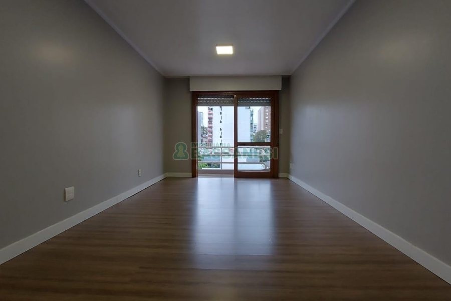 Apartamento com 140m², 3 dormitórios, 1 vaga, no bairro Centro em Caxias do Sul para Alugar