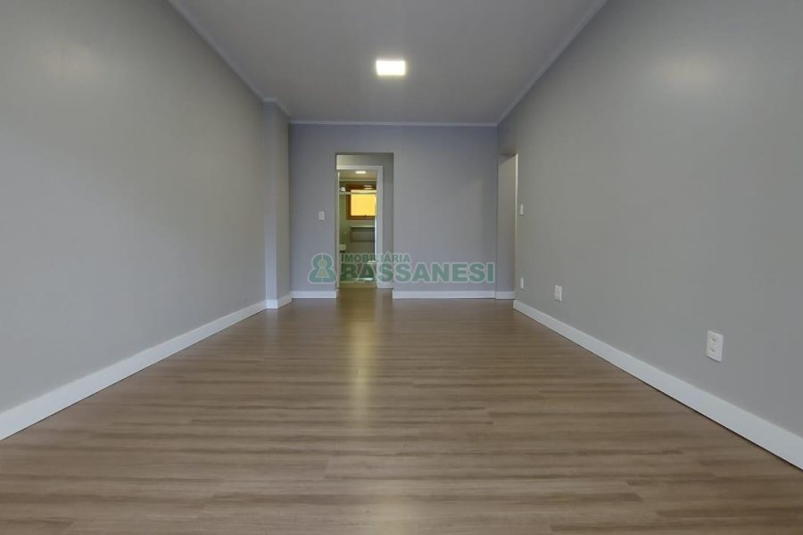 Apartamento com 140m², 3 dormitórios, 1 vaga, no bairro Centro em Caxias do Sul para Alugar