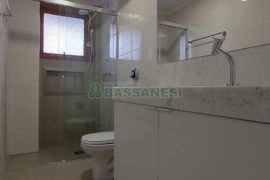 Apartamento com 140m², 3 dormitórios, 1 vaga, no bairro Centro em Caxias do Sul para Alugar