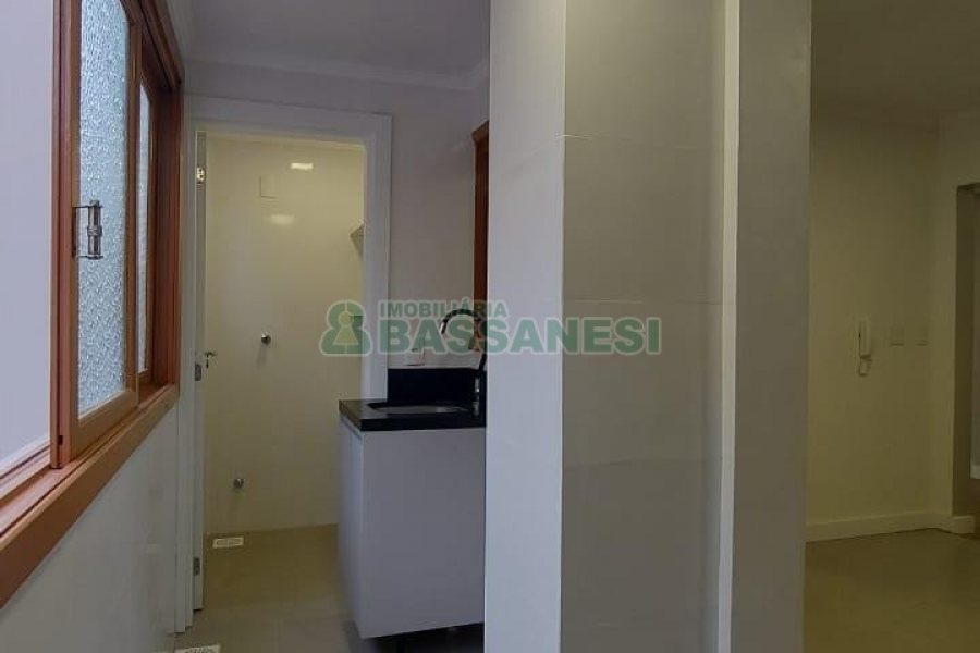 Apartamento com 140m², 3 dormitórios, 1 vaga, no bairro Centro em Caxias do Sul para Alugar