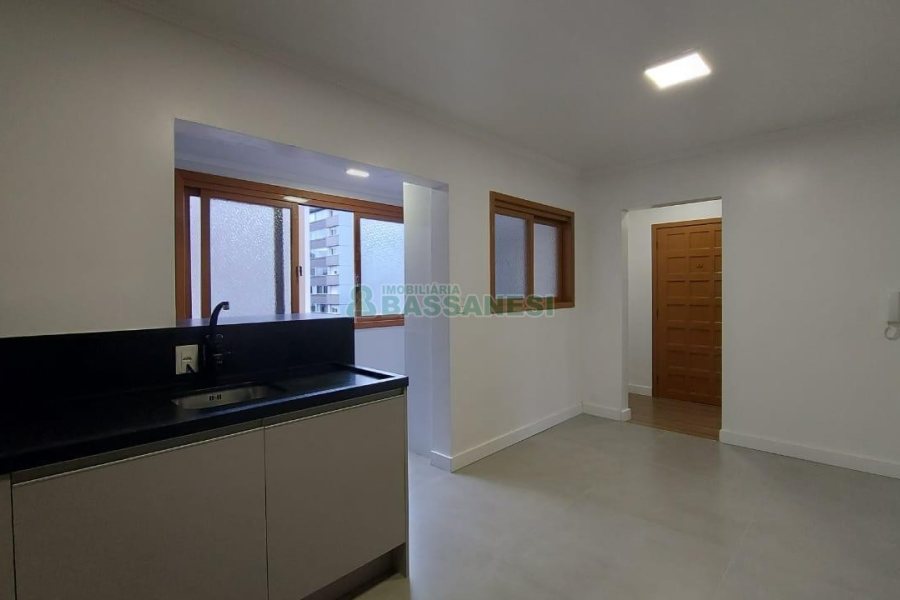Apartamento com 140m², 3 dormitórios, 1 vaga, no bairro Centro em Caxias do Sul para Alugar