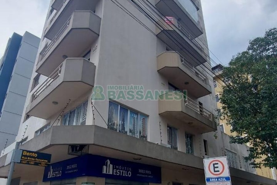 Apartamento com 140m², 3 dormitórios, 1 vaga, no bairro Centro em Caxias do Sul para Alugar