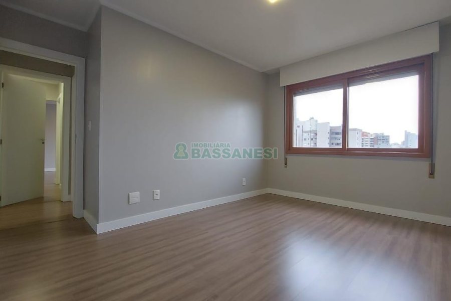 Apartamento com 140m², 3 dormitórios, 1 vaga, no bairro Centro em Caxias do Sul para Alugar