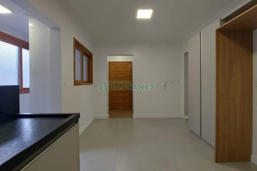 Apartamento com 140m², 3 dormitórios, 1 vaga, no bairro Centro em Caxias do Sul para Alugar