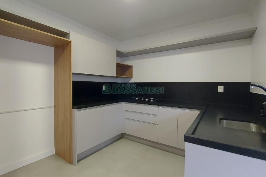 Apartamento com 140m², 3 dormitórios, 1 vaga, no bairro Centro em Caxias do Sul para Alugar