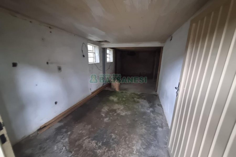 Casa Comercial com 100m², 2 dormitórios, 1 vaga, no bairro Panazzolo em Caxias do Sul para Alugar