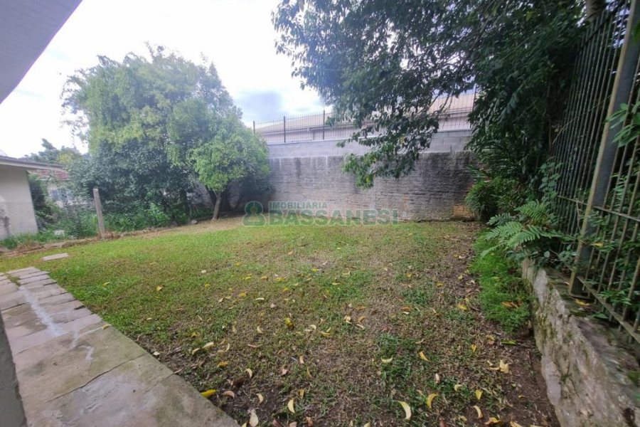 Casa Comercial com 100m², 2 dormitórios, 1 vaga, no bairro Panazzolo em Caxias do Sul para Alugar