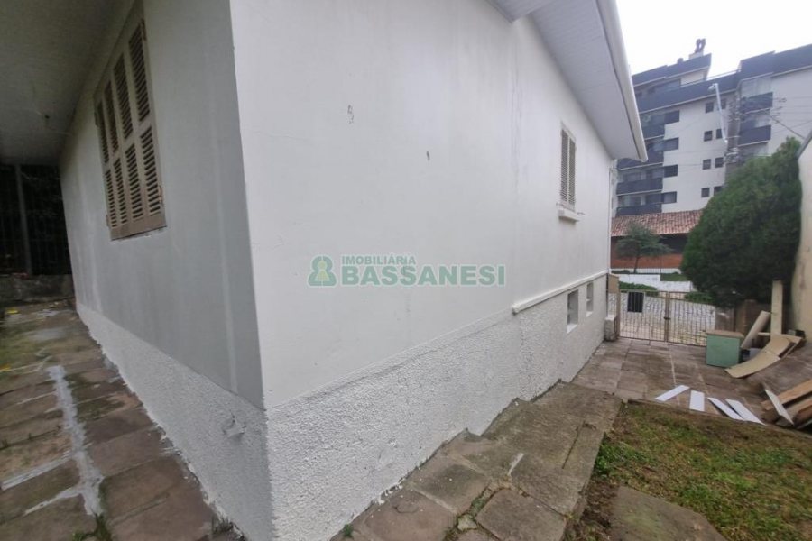 Casa Comercial com 100m², 2 dormitórios, 1 vaga, no bairro Panazzolo em Caxias do Sul para Alugar