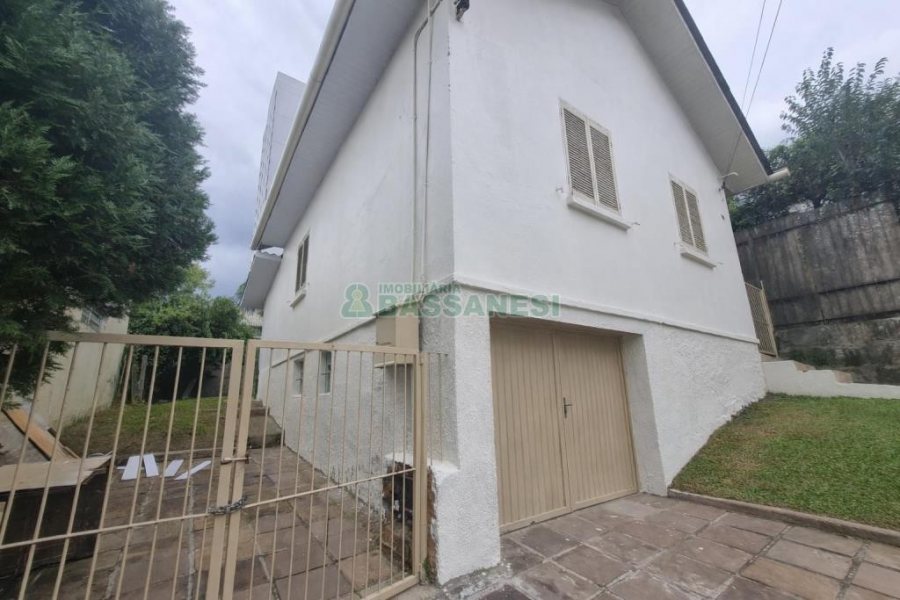 Casa Comercial com 100m², 2 dormitórios, 1 vaga, no bairro Panazzolo em Caxias do Sul para Alugar