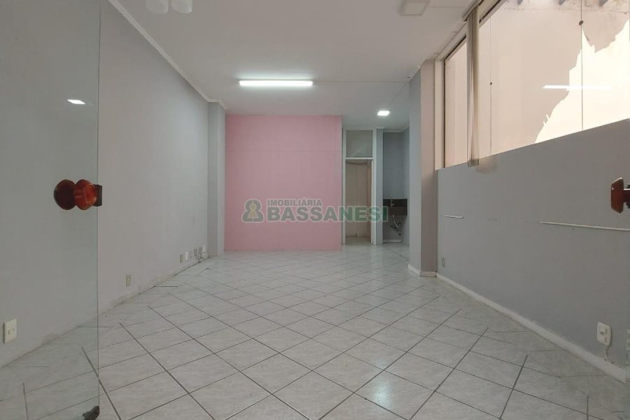 Sala com 45m², no bairro Centro em Caxias do Sul para Comprar