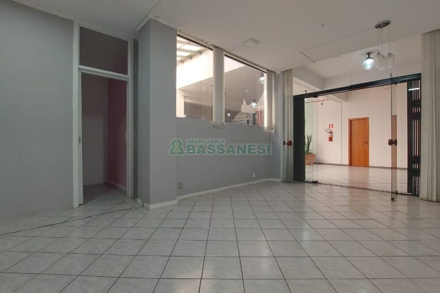 Sala com 45m², no bairro Centro em Caxias do Sul para Comprar