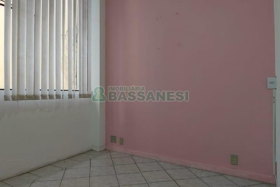 Sala com 45m², no bairro Centro em Caxias do Sul para Comprar