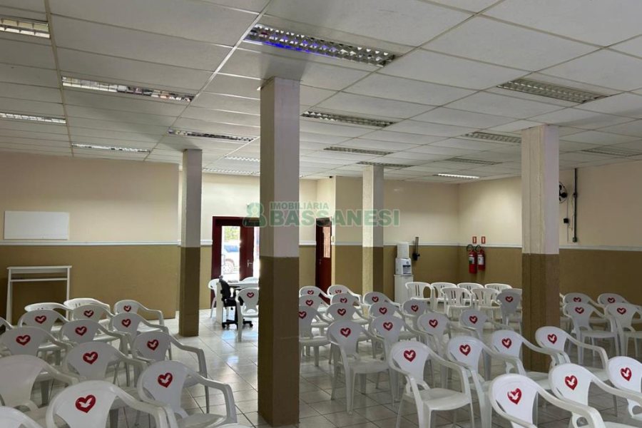 Loja com 1058m², no bairro Ana Rech em Caxias do Sul para Comprar