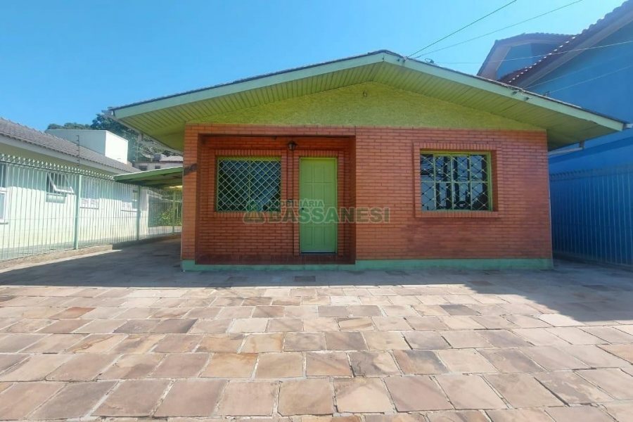 Casa com 88m², 3 dormitórios, 1 vaga, no bairro Fatima em Caxias do Sul para Alugar
