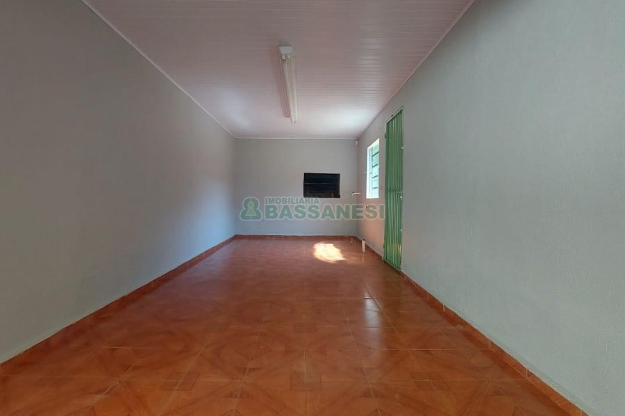 Casa com 88m², 3 dormitórios, 1 vaga, no bairro Fatima em Caxias do Sul para Alugar