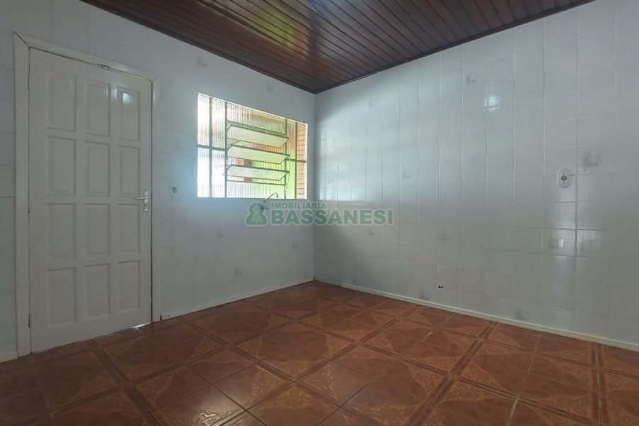 Casa com 88m², 3 dormitórios, 1 vaga, no bairro Fatima em Caxias do Sul para Alugar