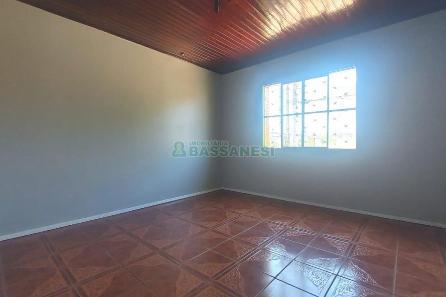Casa com 88m², 3 dormitórios, 1 vaga, no bairro Fatima em Caxias do Sul para Alugar