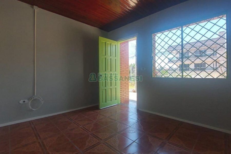Casa com 88m², 3 dormitórios, 1 vaga, no bairro Fatima em Caxias do Sul para Alugar