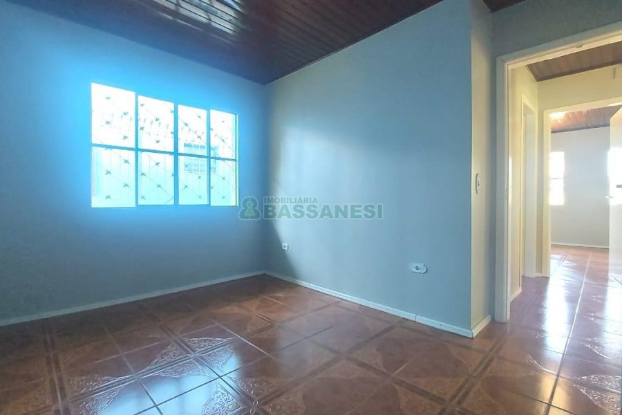 Casa com 88m², 3 dormitórios, 1 vaga, no bairro Fatima em Caxias do Sul para Alugar