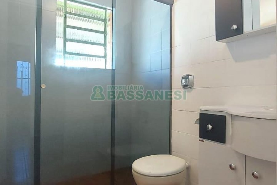 Casa com 88m², 3 dormitórios, 1 vaga, no bairro Fatima em Caxias do Sul para Alugar