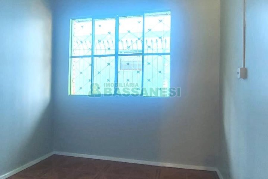 Casa com 88m², 3 dormitórios, 1 vaga, no bairro Fatima em Caxias do Sul para Alugar