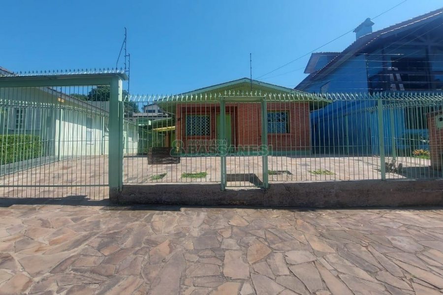 Casa com 88m², 3 dormitórios, 1 vaga, no bairro Fatima em Caxias do Sul para Alugar