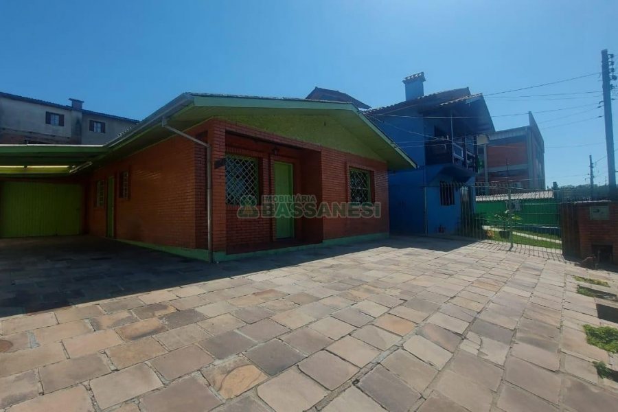 Casa com 88m², 3 dormitórios, 1 vaga, no bairro Fatima em Caxias do Sul para Alugar