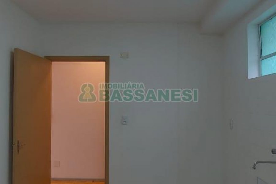 Apartamento com 80m², 2 dormitórios, no bairro Madureira em Caxias do Sul para Alugar