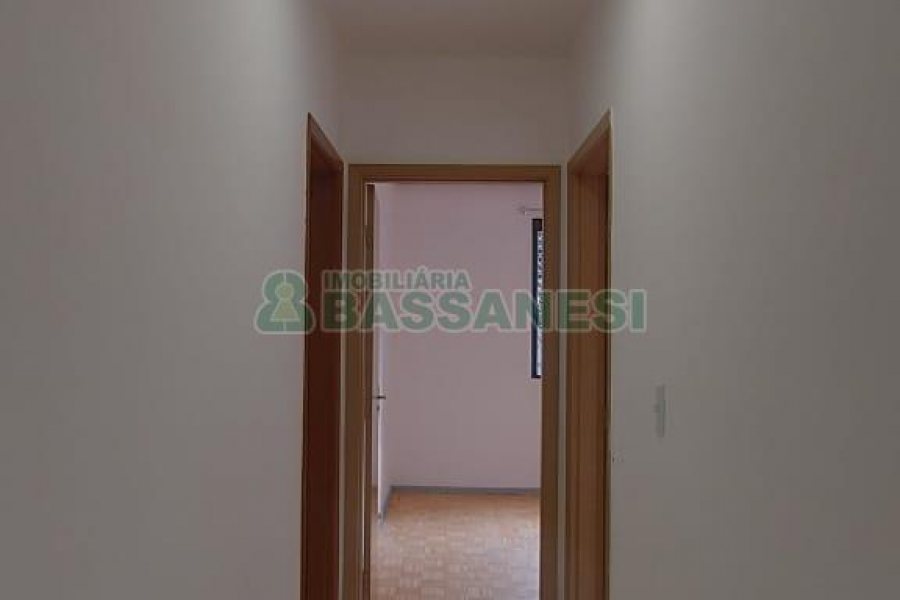 Apartamento com 80m², 2 dormitórios, no bairro Madureira em Caxias do Sul para Alugar