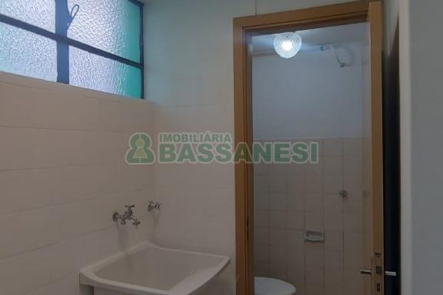 Apartamento com 80m², 2 dormitórios, no bairro Madureira em Caxias do Sul para Alugar