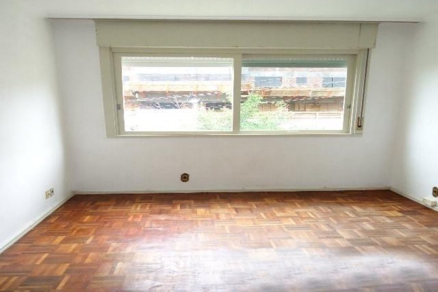 Apartamento com 100m², 3 dormitórios, 1 vaga, no bairro Pio X em Caxias do Sul para Comprar