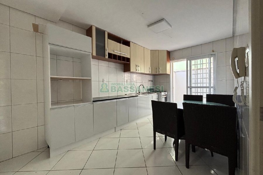 Apto Mobiliado com 82m², 2 dormitórios, 3 vagas, no bairro Petrópolis em Caxias do Sul para Alugar